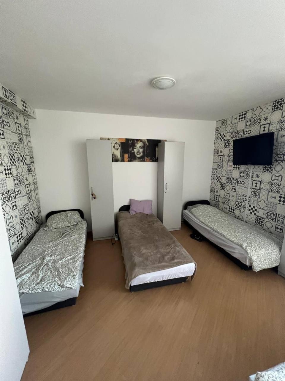 Hostel „U Sashka” Warszawa Exteriör bild