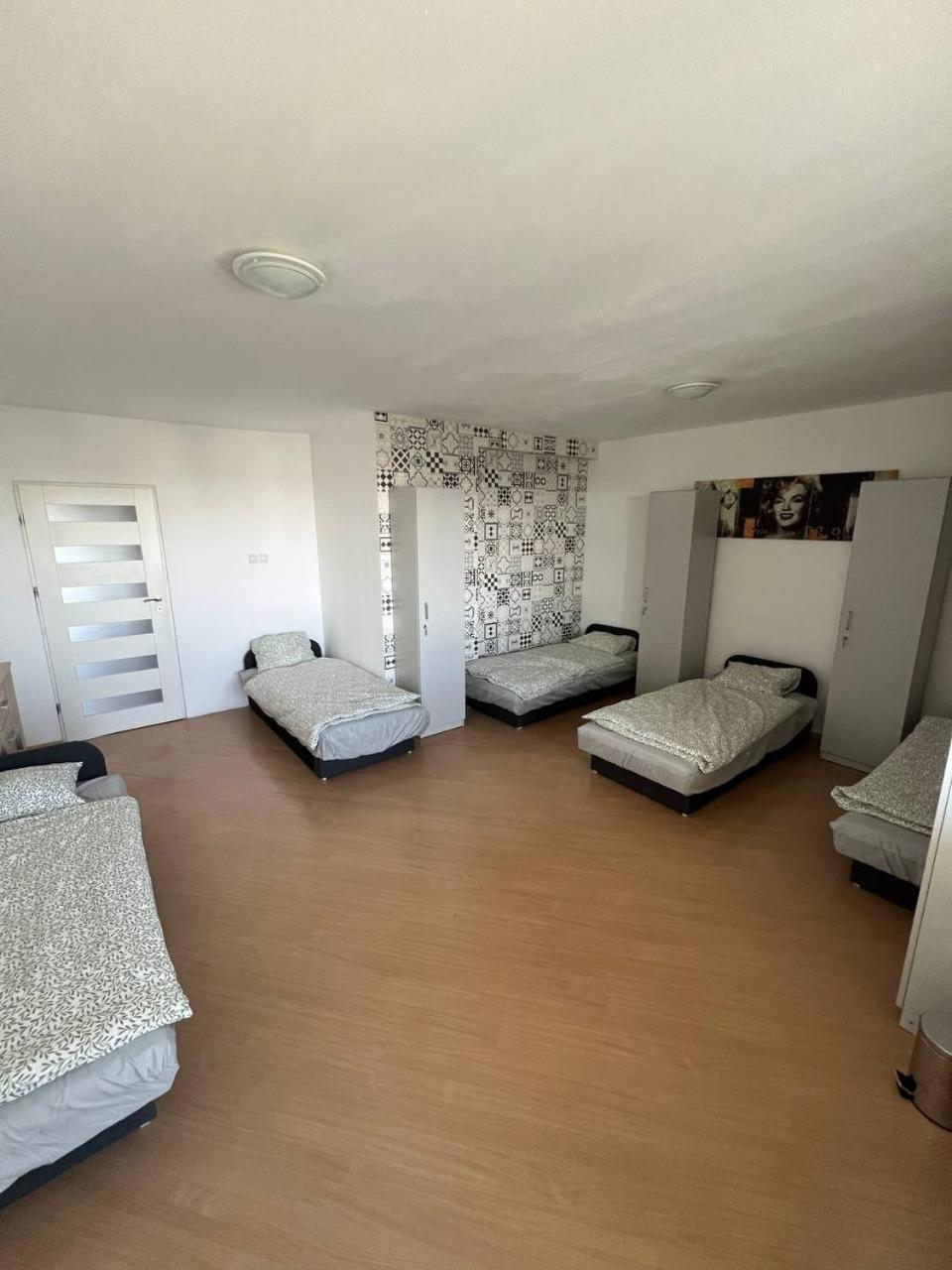 Hostel „U Sashka” Warszawa Exteriör bild