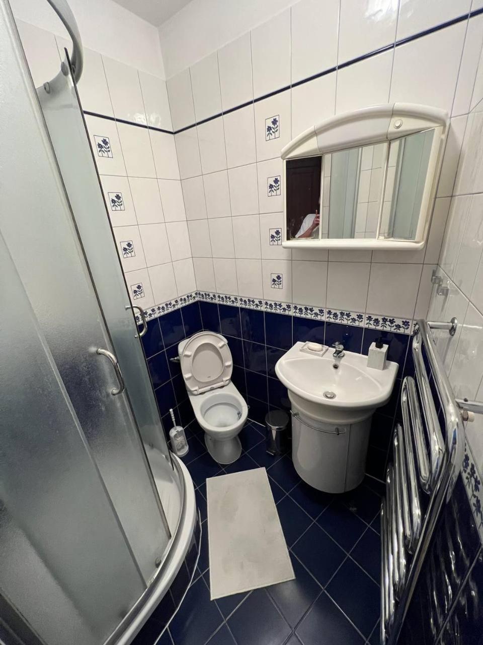 Hostel „U Sashka” Warszawa Exteriör bild