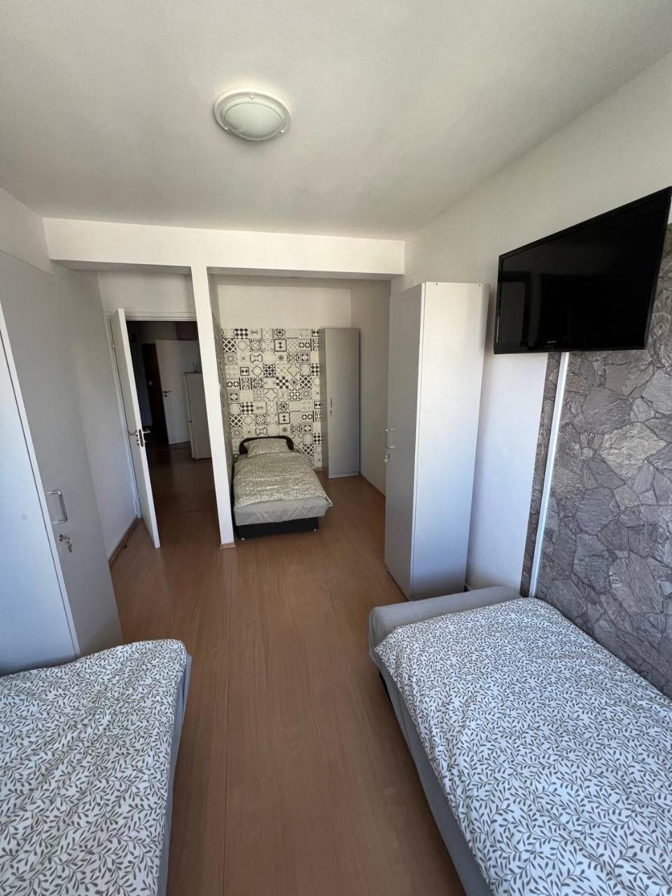 Hostel „U Sashka” Warszawa Exteriör bild